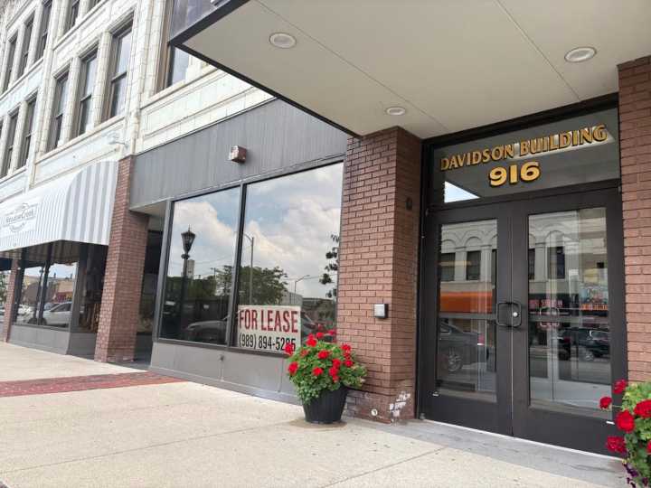 Imprisoned Bay City coin shop owner pleads to gambling away customers’ money