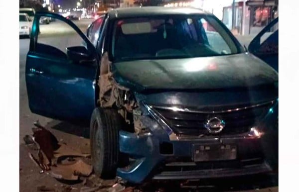 Halla cargador y cartuchos en auto abandonado