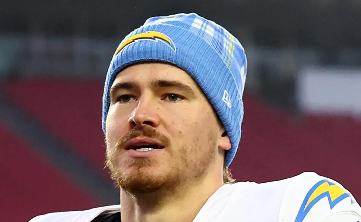 What happened to Justin Herbert and why is he playing with a glove over his left hand?