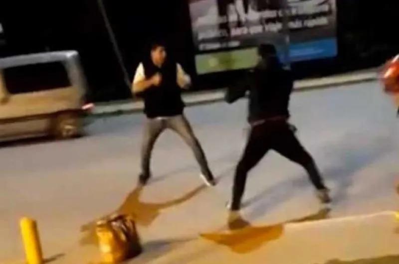 Insólito: por un mensaje amoroso se enfrentaron a golpes en una UPA