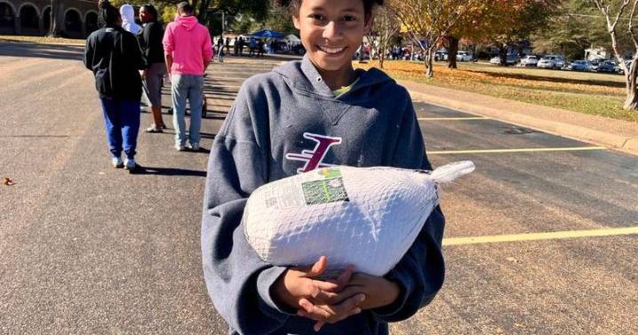 POL CARE gives away 350 Thanksgiving turkeys to Texarkana community