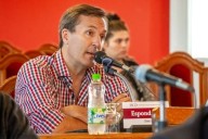 Esponda dejó críticas al oficialismo y afirmó que seguirá en la política