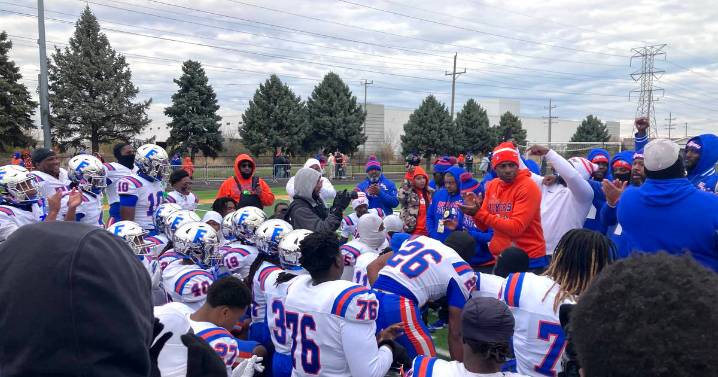 East St. Louis dominates St. Laurence 50-7, heads to 6A state title game – Shaw Local