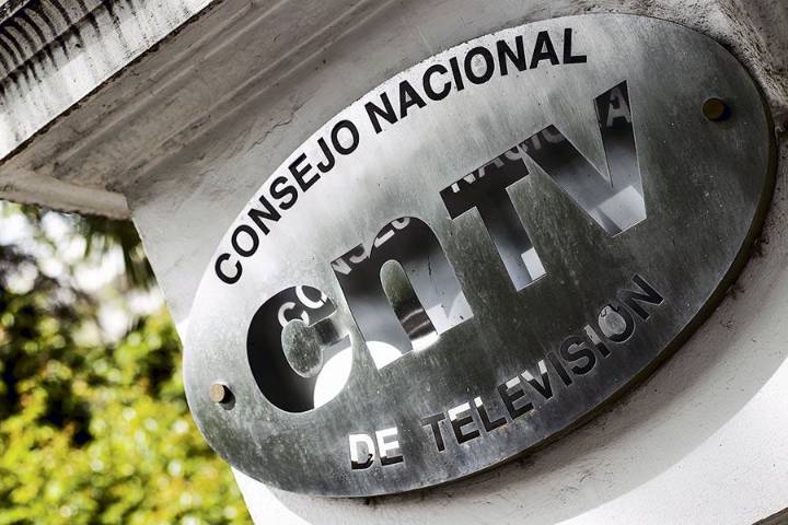 CNTV da pie atrás y permite emisión de campaña contra la violencia de género del Gobierno