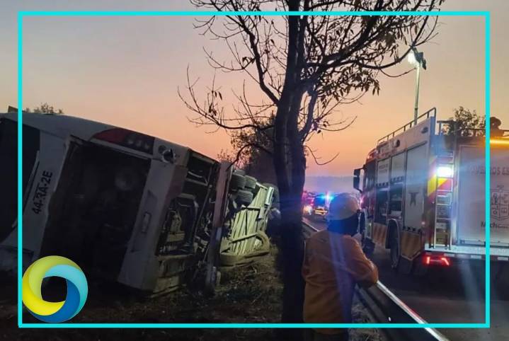 Vuelca autobús en Morelia deja al menos 7 muertos y 20 heridos
