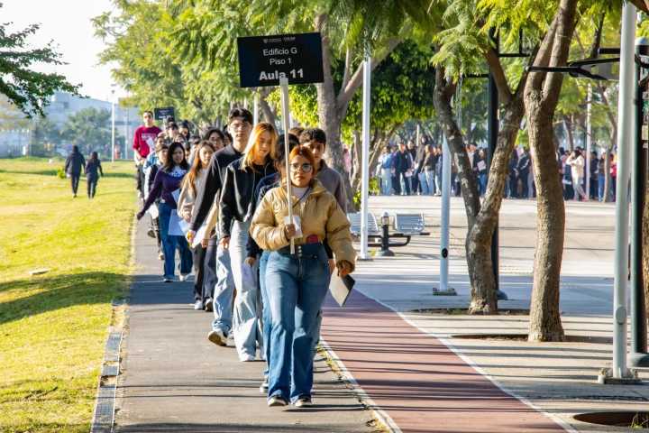 Más de 37 mil aspirantes presentan examen para ingresar a la UdeG