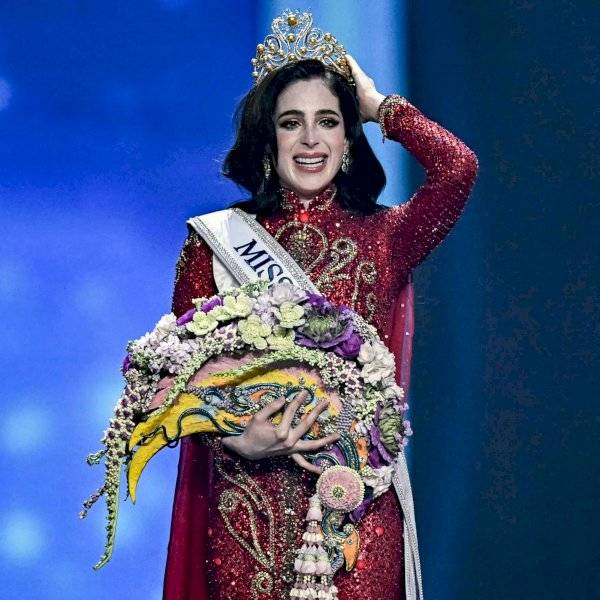 Se corona Fátima Bosch como Miss Universo; es la cuarta corona para México
