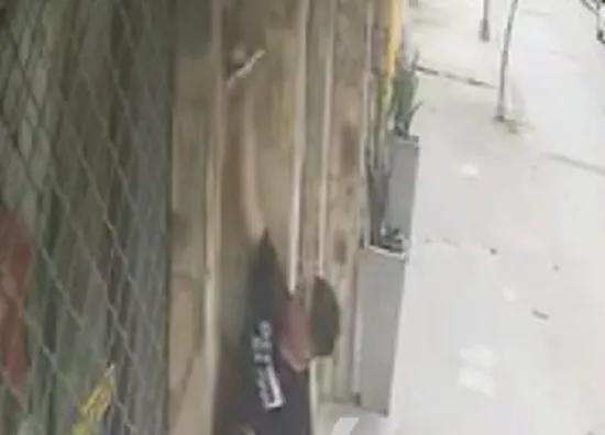 ¡Buscado! Robó luminarias en pleno centro en Orán: "Roban a cualquier hora"