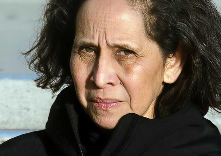 Empleada postal acusada de ayudar a escapar a detenido por ICE