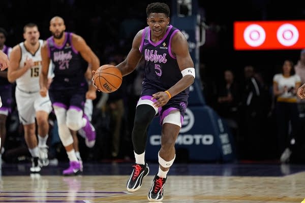 Nuggets snap Wolves four-game winning streak