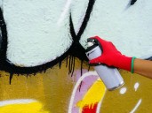 Incluyen penas de cárcel: en esto consiste el proyecto que busca aumentar sanciones por grafitis