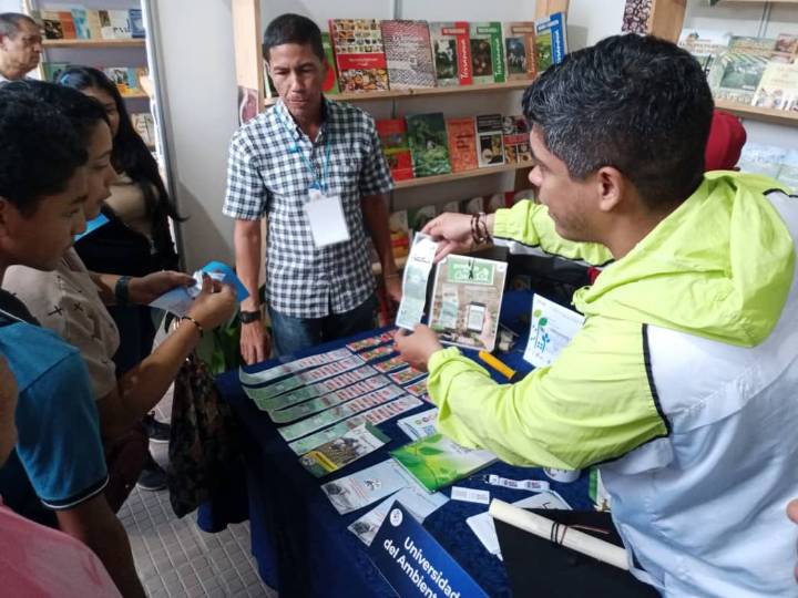 Feria del Libro de Caracas destaca historia local y fomenta la lectura