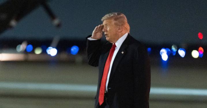 Trump advierte que los demócratas convertirían a Puerto Rico y Washington D. C. en estados