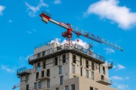 Hay quien piensa que la crisis de vivienda se arregla construyendo. En la Universidad Politécnica de Catalunya creen que se equivocan