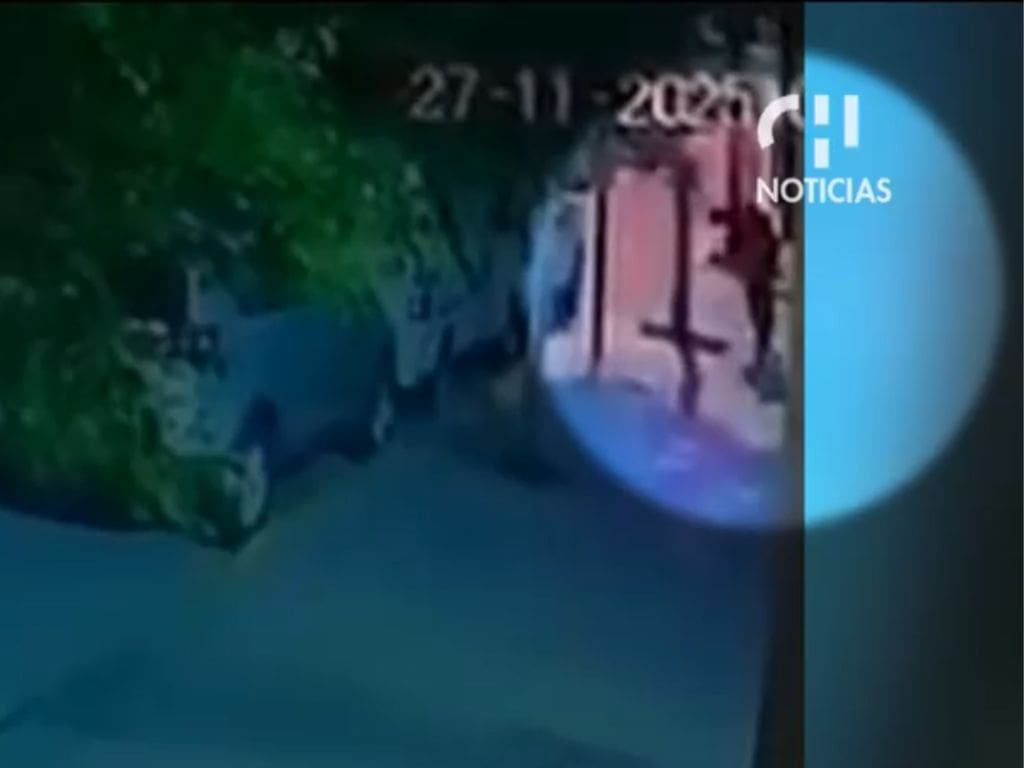 Video impactante: revelan registro del ataque que terminó con la vida de estudiante fuera de su edificio en Santiago