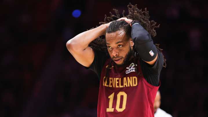 Cavaliers' Darius Garland exits game in Miami with toe injury