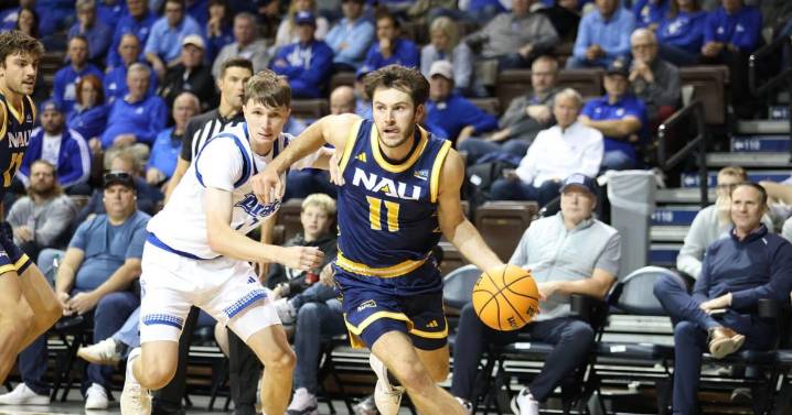 NAU men’s basketball drops narrow season opener to Drake