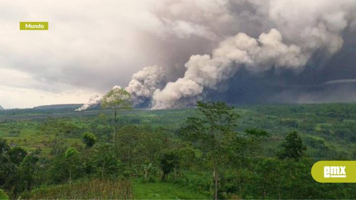 Erupción masiva del volcán Semeru obliga a evacuar a cientos en Indonesia