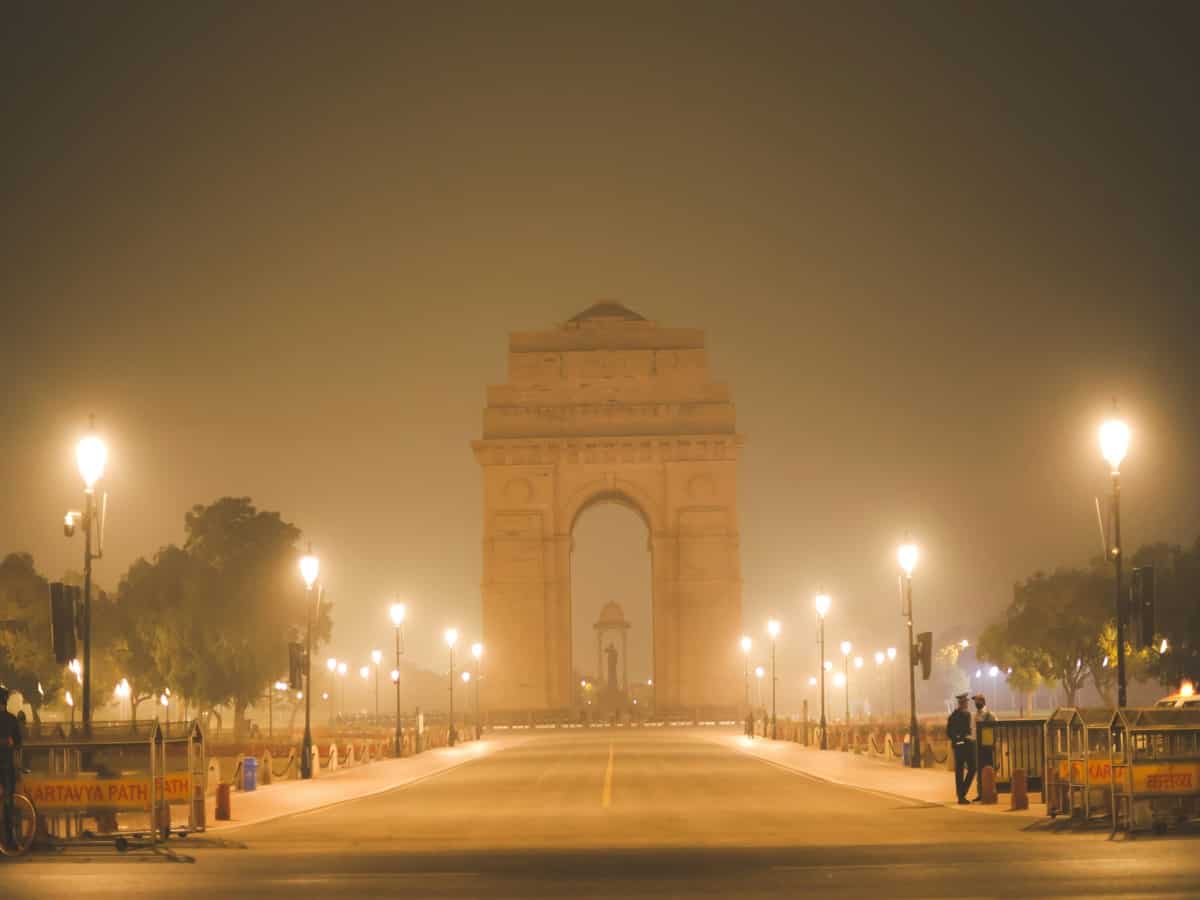 Delhi’s air quality remains 'very poor', making breathing difficult