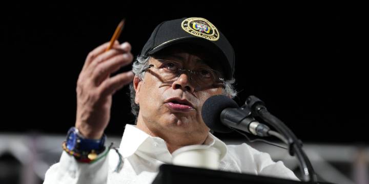 Escándalo de infiltración de las disidencias: Petro denunció que hubo chats creados con IA; “No eran copias”