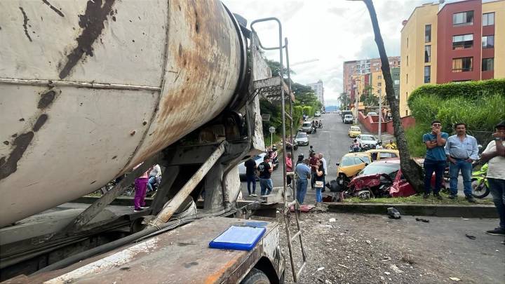Accidente múltiple en la avenida Guabinal, con tres vehículos implicados
