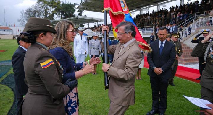 Más armamento: Gustavo Petro oficializó la compra de 17 aviones de combate Gripen