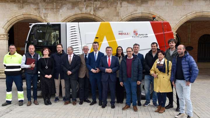 Más de 9.000 vecinos de la mancomunidad vallisoletana Campos Góticos se benefician de una nueva barredora