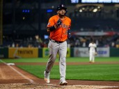 Astros aseguran a Isaac Paredes