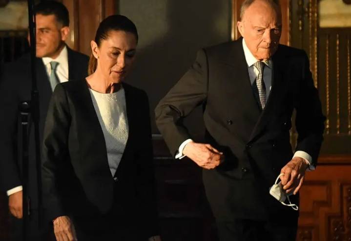 De fiscal a embajador: Sheinbaum revela propuesta a Gertz Manero