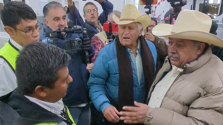 VIDEO: ¡Deje entrar! Así tomaron campesinos la Aduana en Juárez 🎦