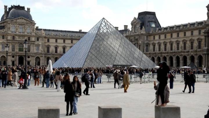 Louvre museum to hike entrance fee by 45% for non