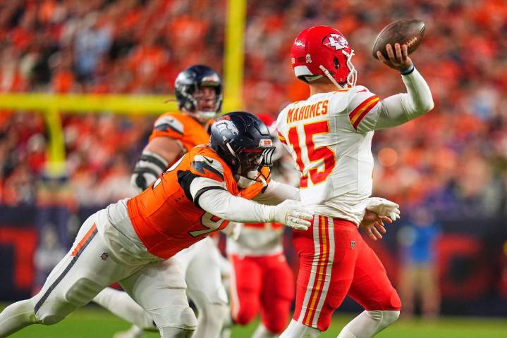 Broncos ganan a Chiefs 22-19: McLaughlin y Nix determinantes en la victoria