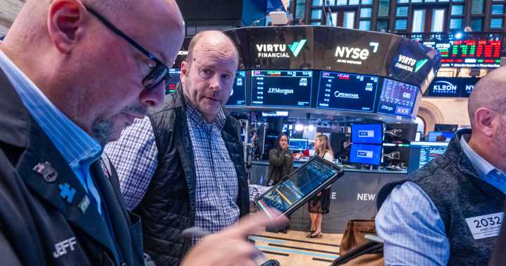 Stock market update: Tech, AI companies suffer big losses