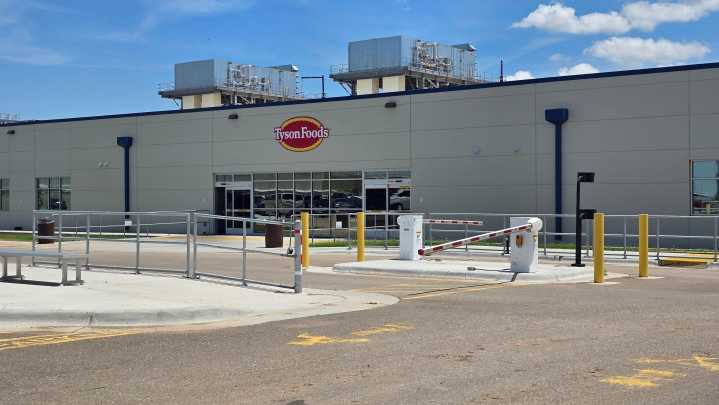 Tyson Foods to cut workforce at Amarillo plant, close Nebraska site