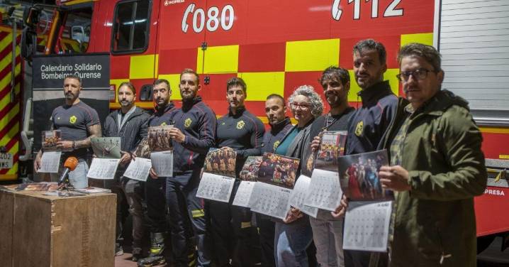 Un calendario plasma la heroicidad de los bomberos de Ourense