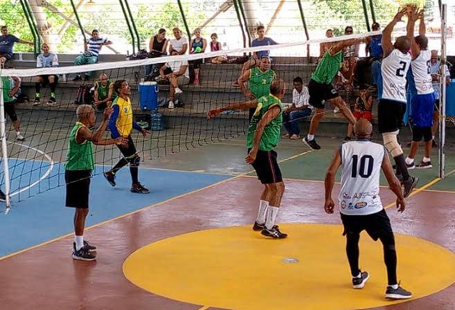 Definidos los cuatro semifinalistas de la Liga Oriental de Vóleibol Máster...