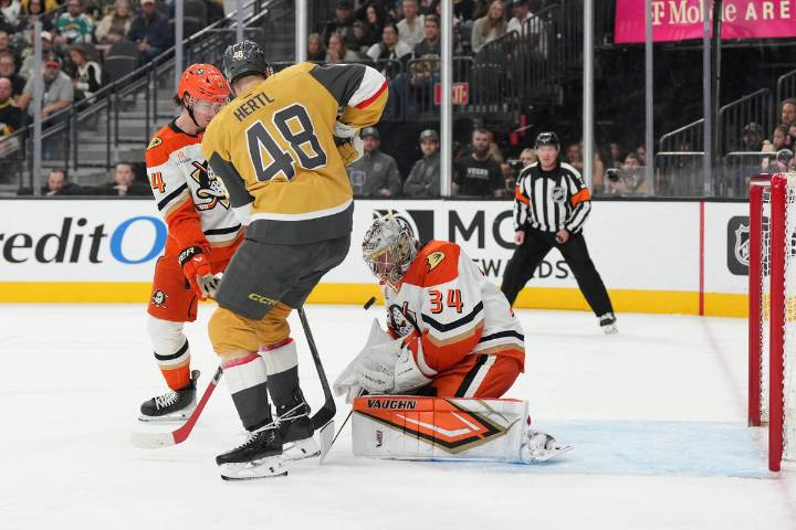 William Karlsson injured in Golden Knights’ OT loss to Anaheim Ducks