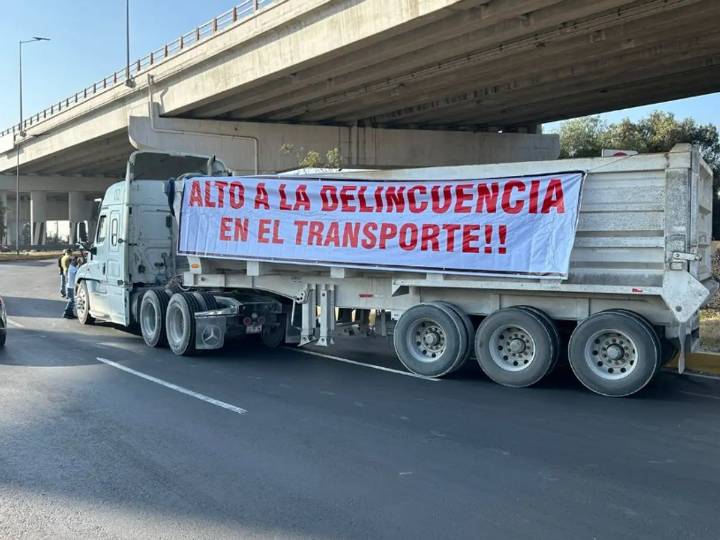 Levantan bloqueos en carreteras tras acuerdo con la SG