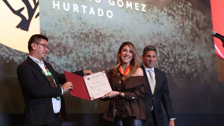 Juanita Gómez, directora de Video de SEMANA, es condecorada en los Premios de Periodismo Álvaro Gómez Hurtado, “es un reconocimiento sin precedentes”