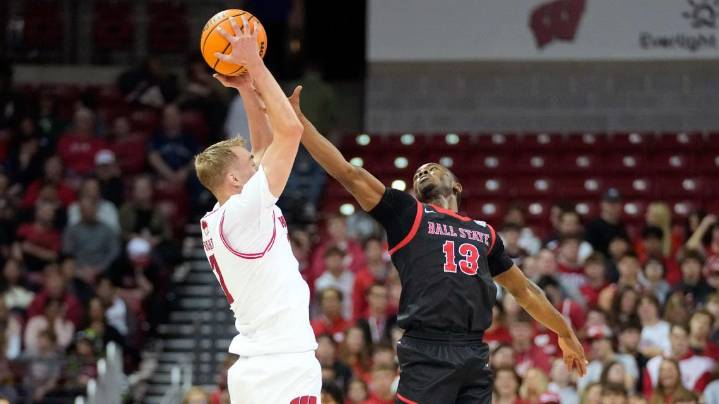 Winter's double-double helps No. 24 Wisconsin trounce Ball State 86