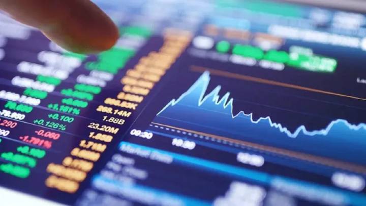 El Riesgo País baja a 596 puntos y marca su menor nivel en casi once meses