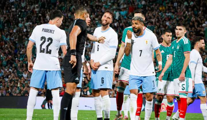 Prensa de Uruguay explota por un penal no marcado vs México