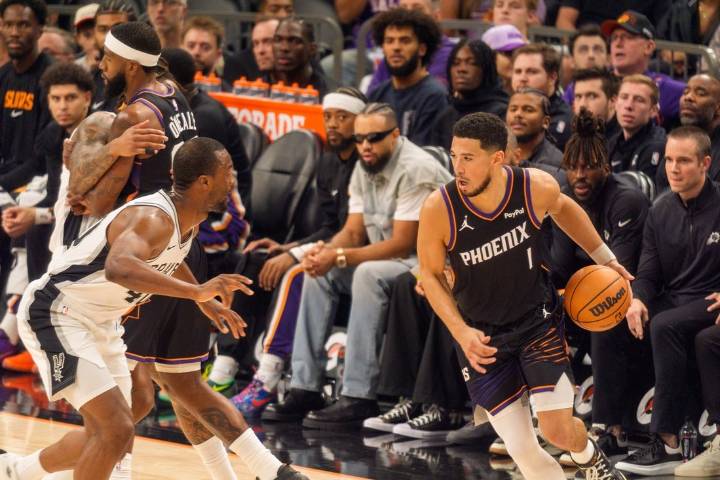 Deadspin | Hot-shooting Suns hand Spurs first loss