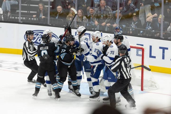 Mammoth lose first home game to Lightning, 4