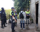 Alberdi: La policía allanó domicilios en busca de 6 pares de zapatillas y una bici robadas