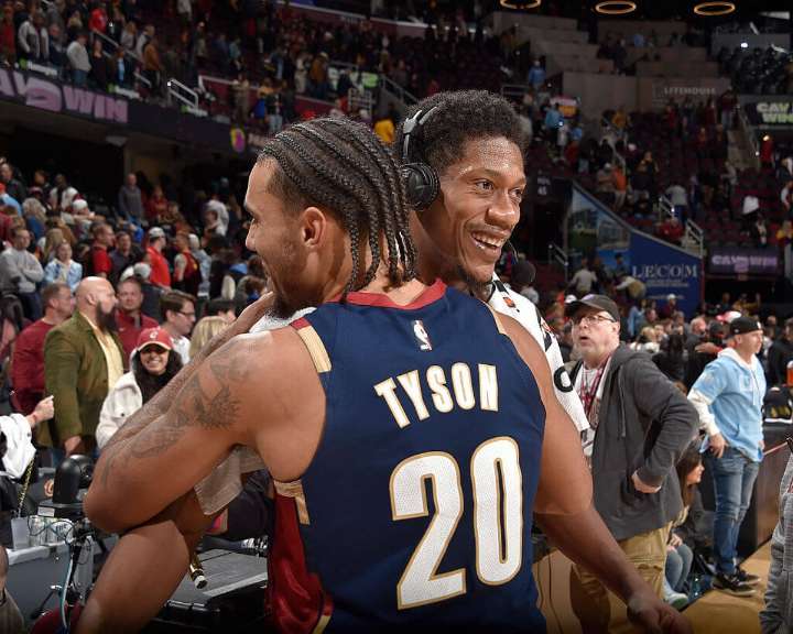 Cavaliers' De'Andre Hunter breaks Bulls' Josh Giddey's ankles with nasty crossover