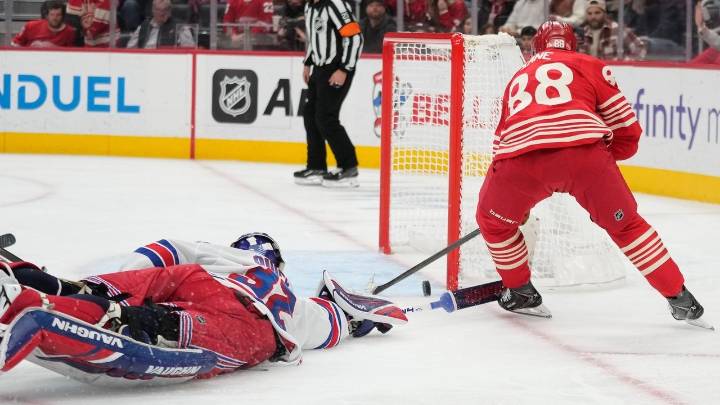 Rangers get offense in gear, Jonathan Quick sharp in win over Red Wings