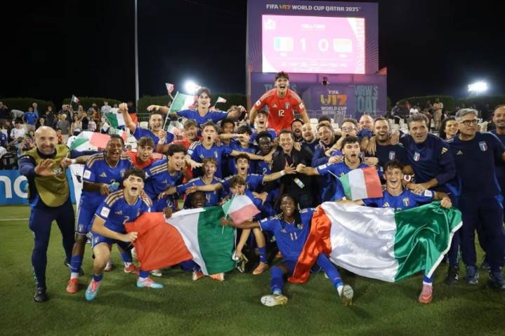 Brasil aguantó con diez, pero cedió  el bronce a Italia en los penaltis