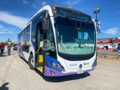 Falla de semáforo provoca choque entre pickup y camión Bowie en la colonia Villa