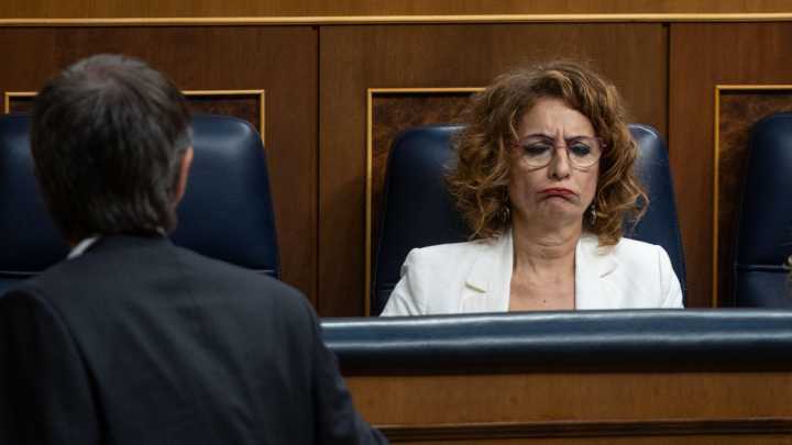 Hacienda comienza a enviar las 'cartas del miedo' a quienes cometieron este error en la Declaración de la Renta: "Las multas son de hasta el 20%"